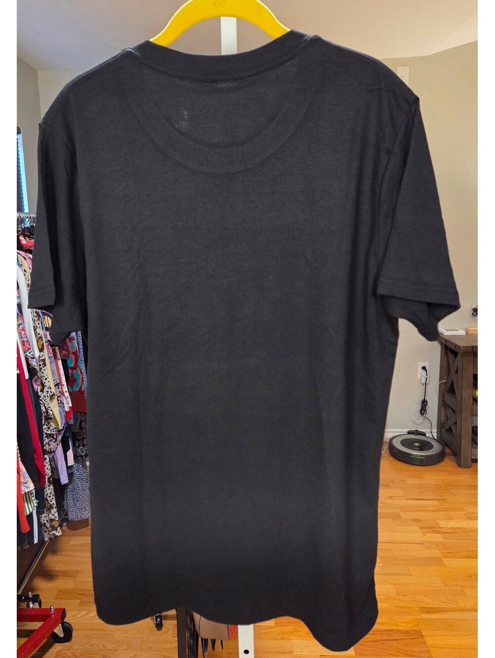 T-Shirt - Picture 3 of 5